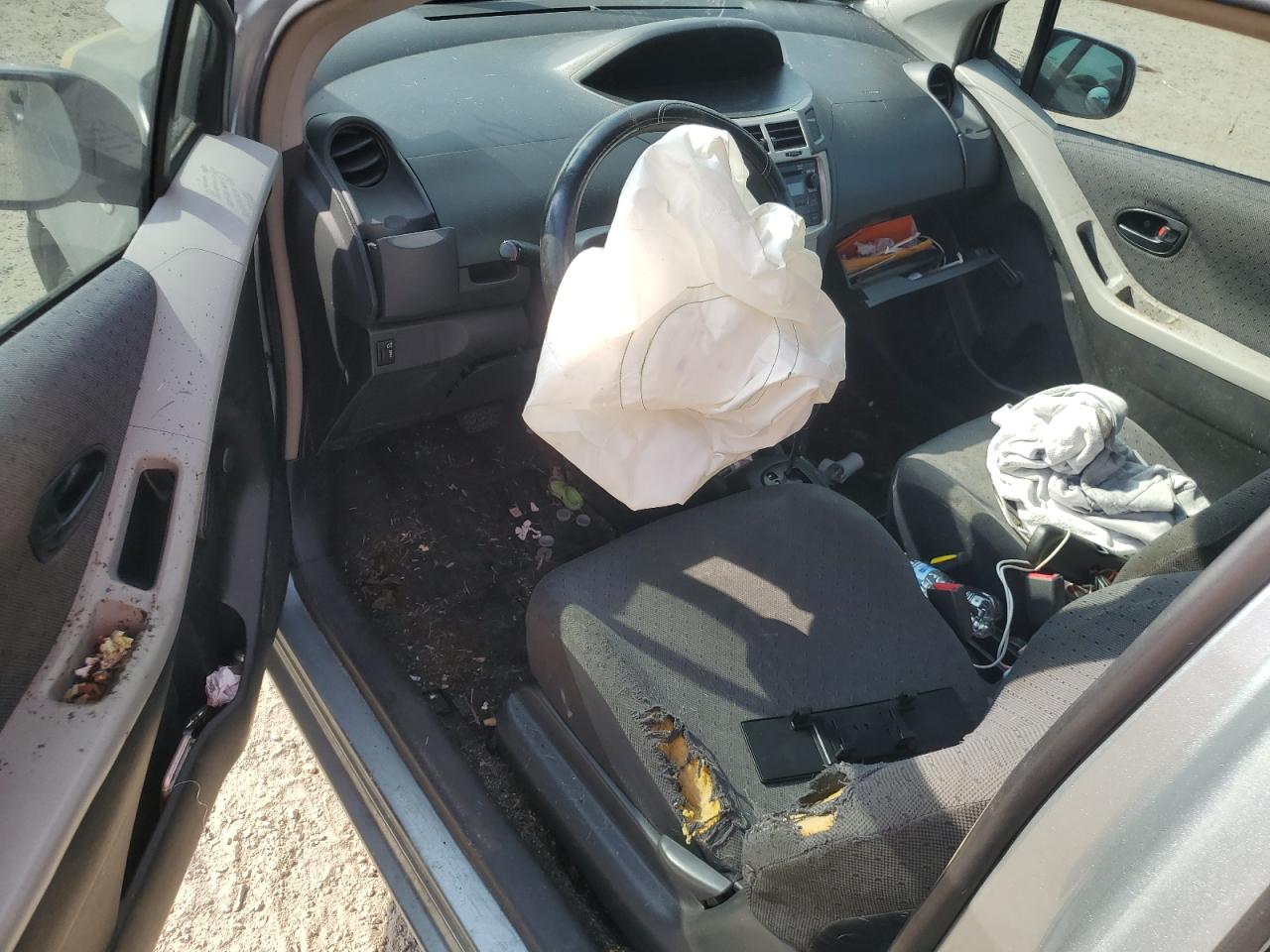 2010 Toyota Yaris - Image 8