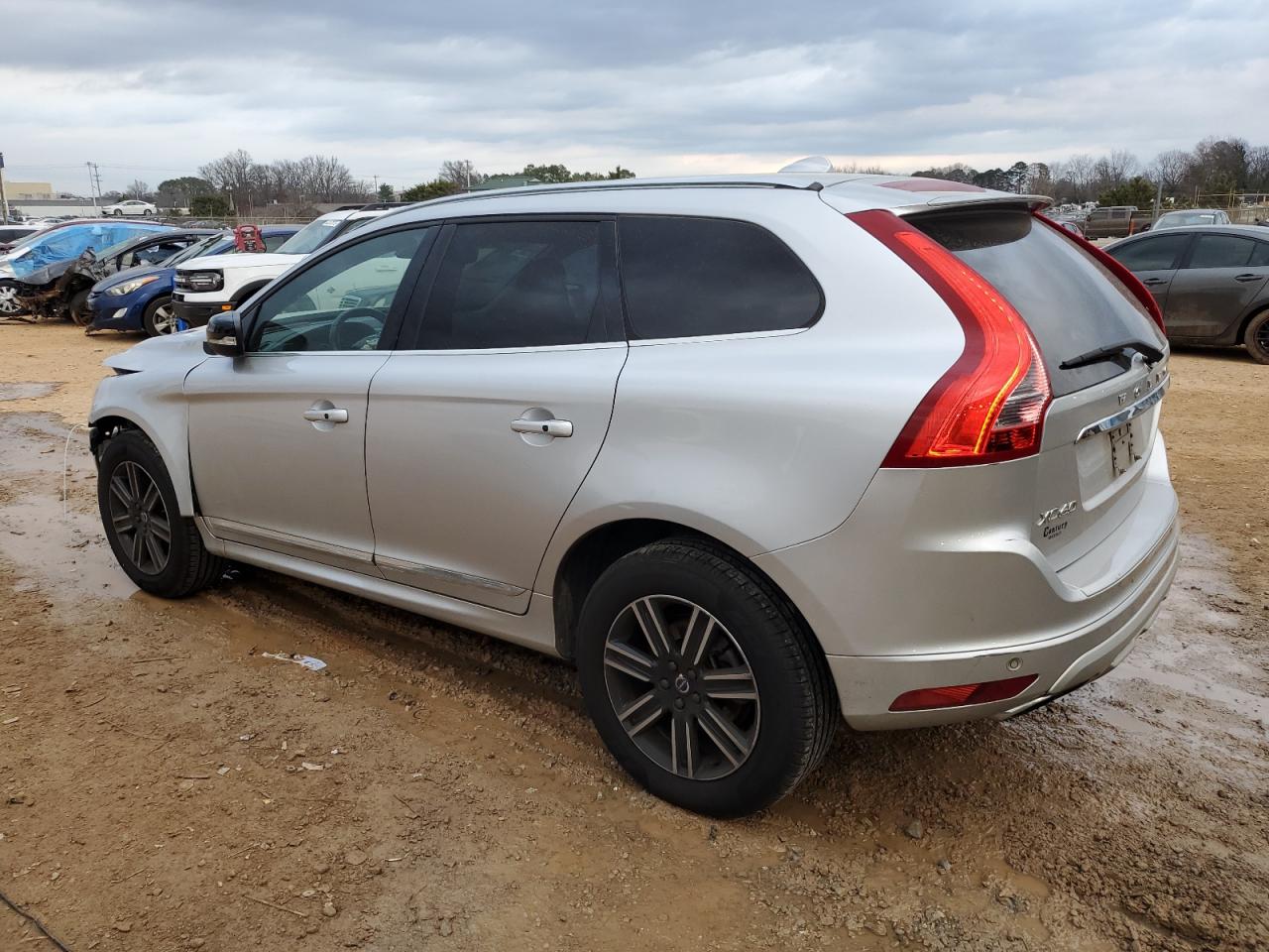 2017 Volvo XC60 - Image 2