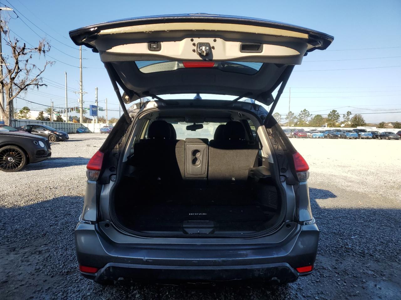 2017 Nissan Rogue - Image 6