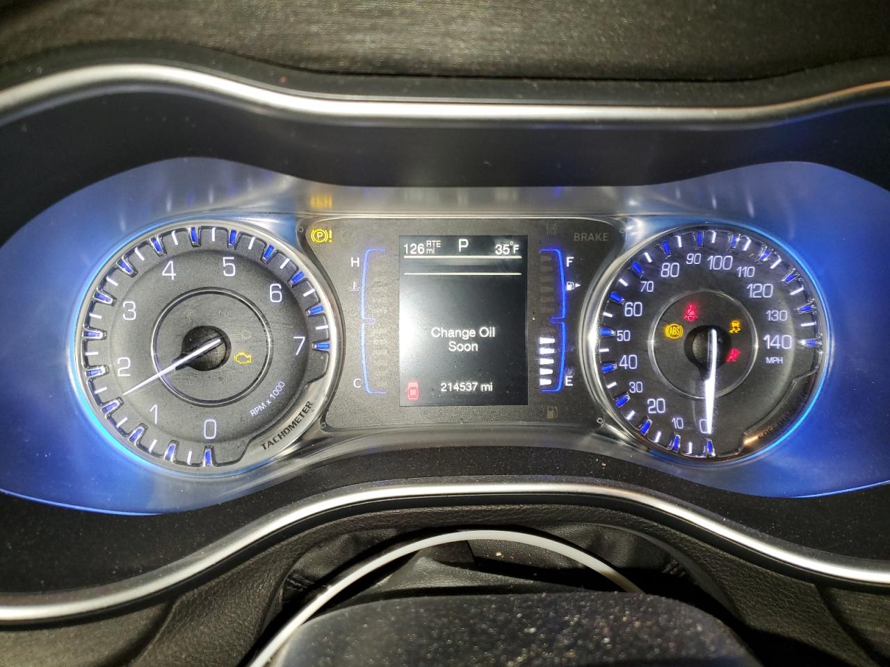 2016 Chrysler 200 - Image 9