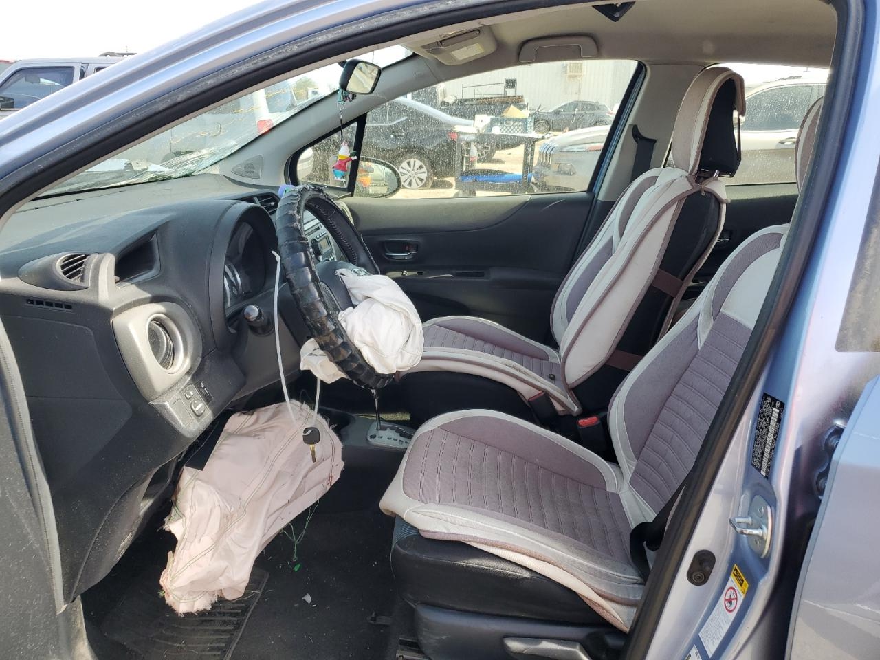 2014 Toyota Yaris - Image 7