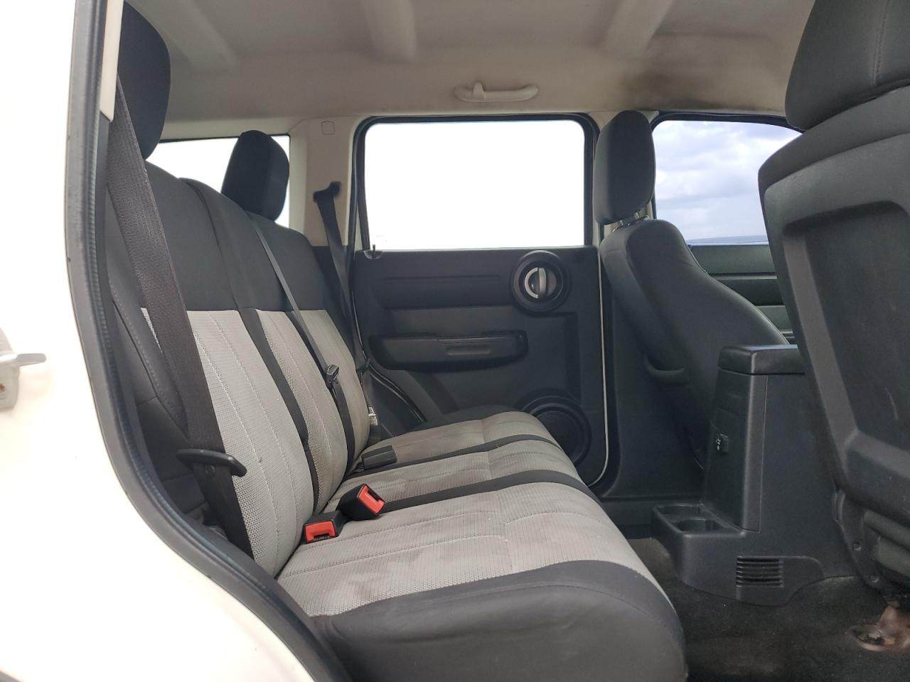 2007 Dodge Nitro - Image 11
