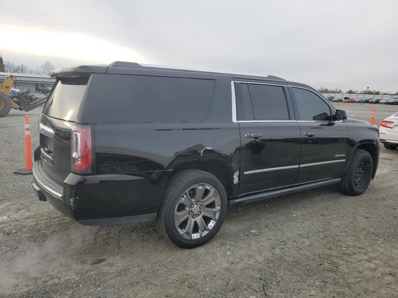 2015 GMC Yukon - Image 3