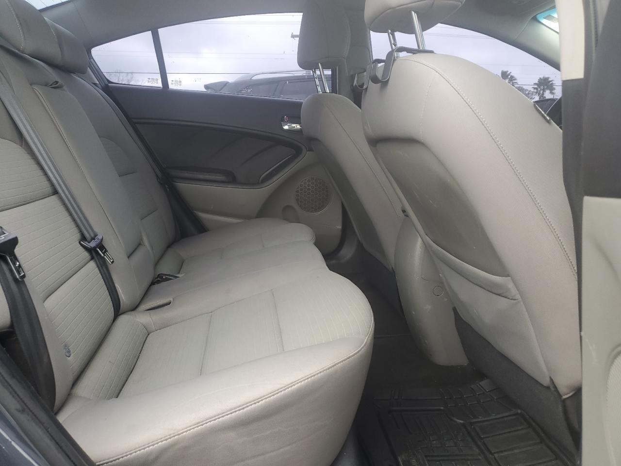 2015 Kia Forte - Image 10