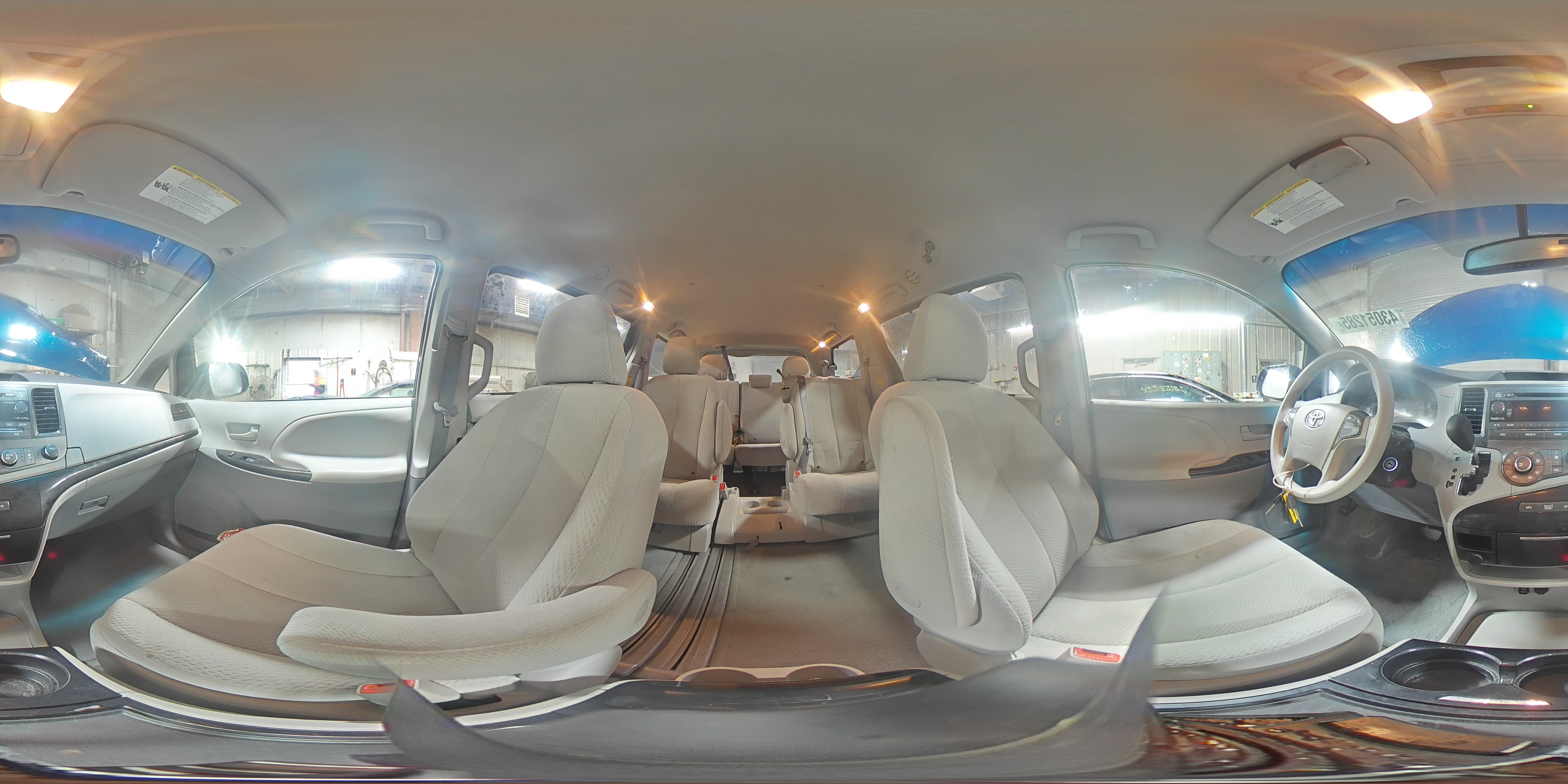 2012 Toyota Sienna - Image 15