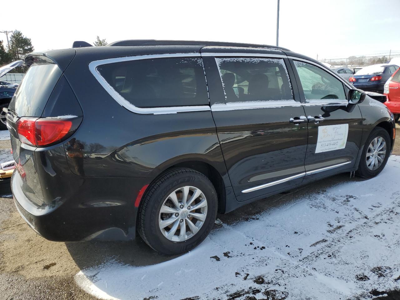 2017 Chrysler Pacifica - Image 3