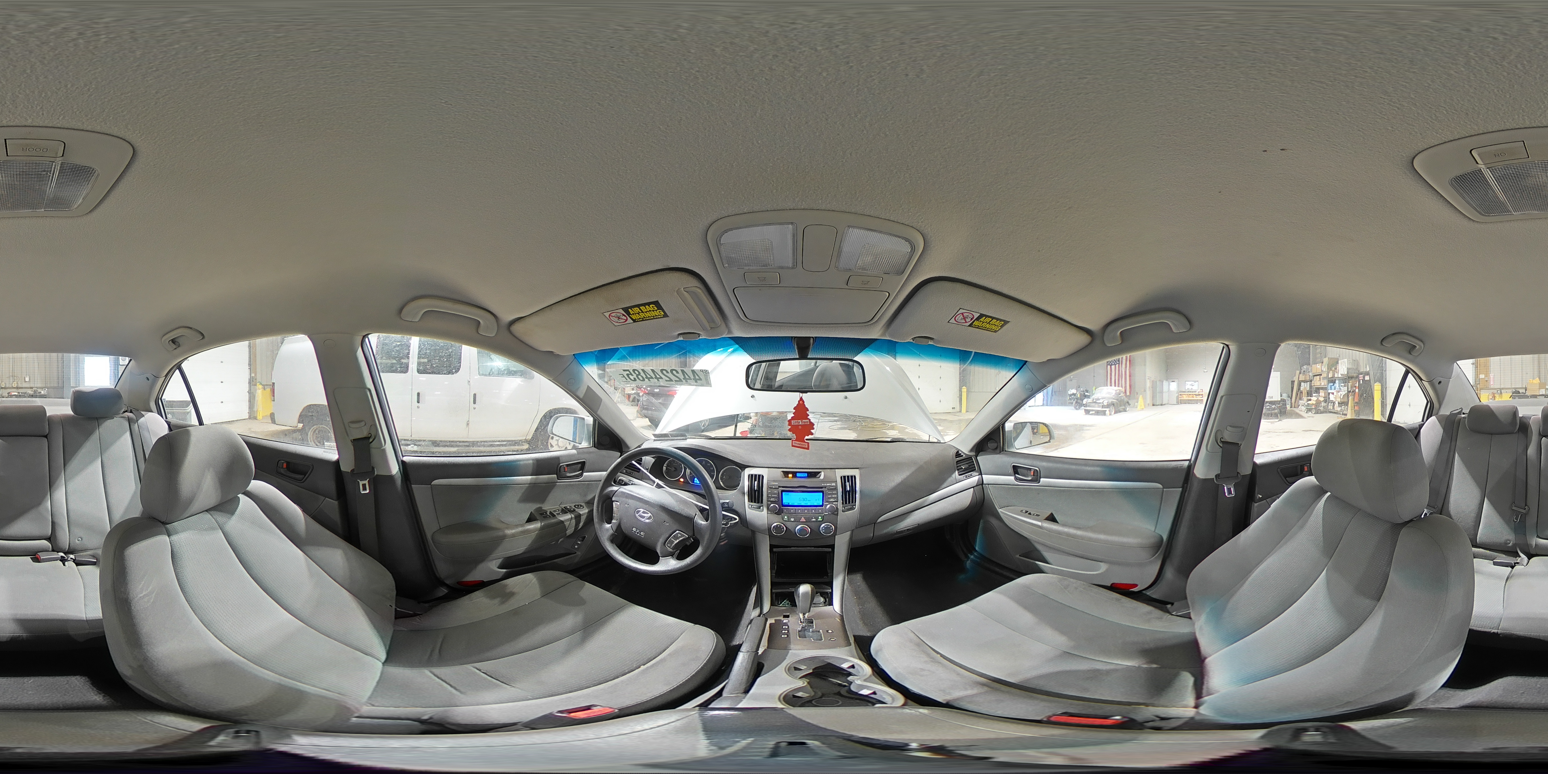 2010 Hyundai Sonata - Image 13