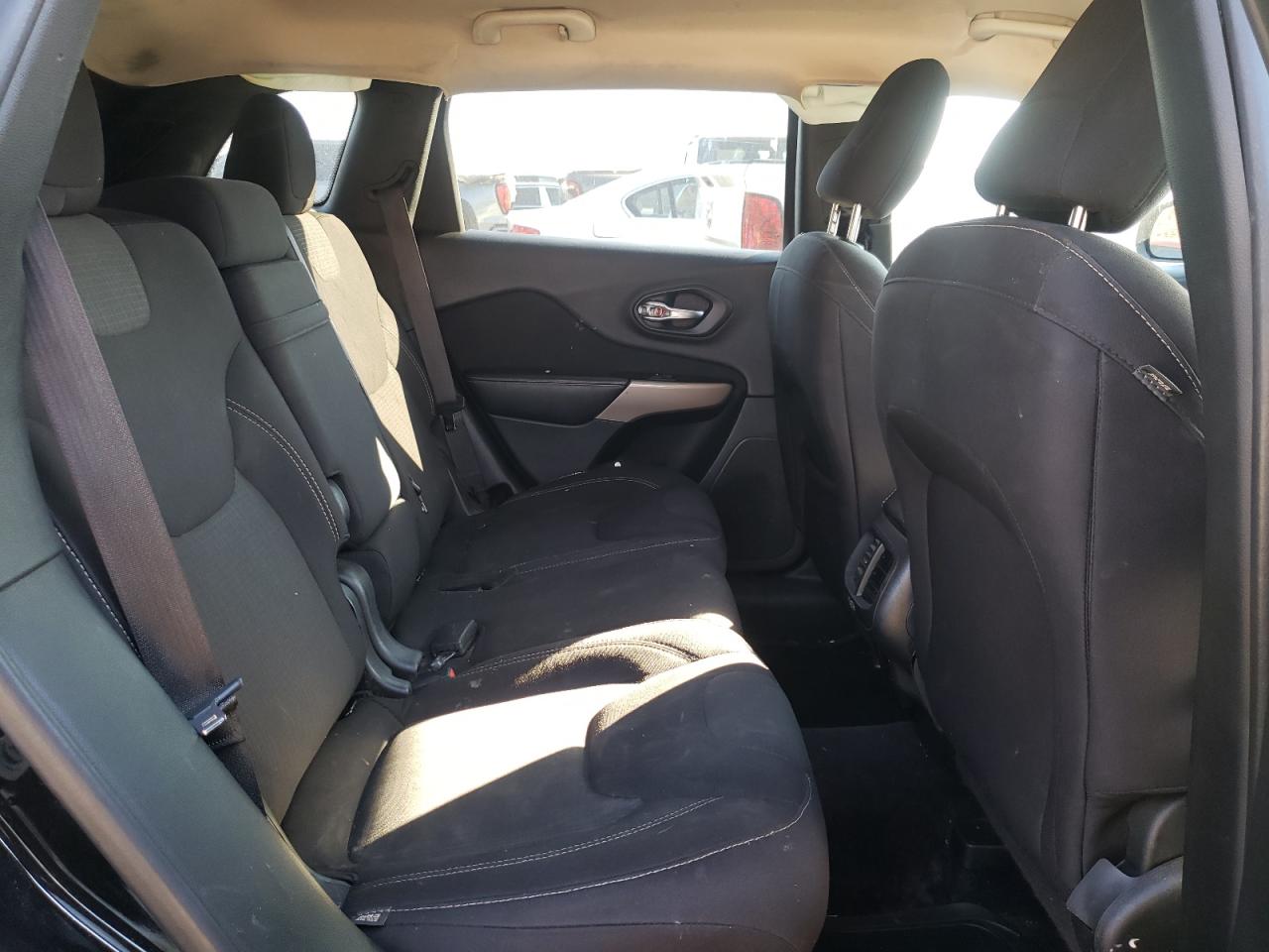2017 Jeep Grand Cherokee - Image 11