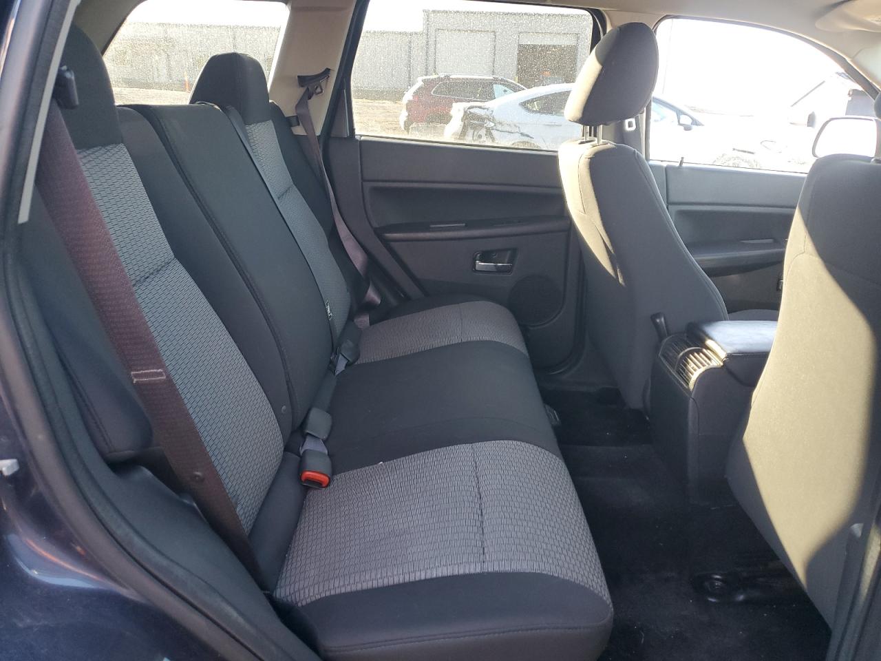 2010 Jeep Grand Cherokee - Image 11