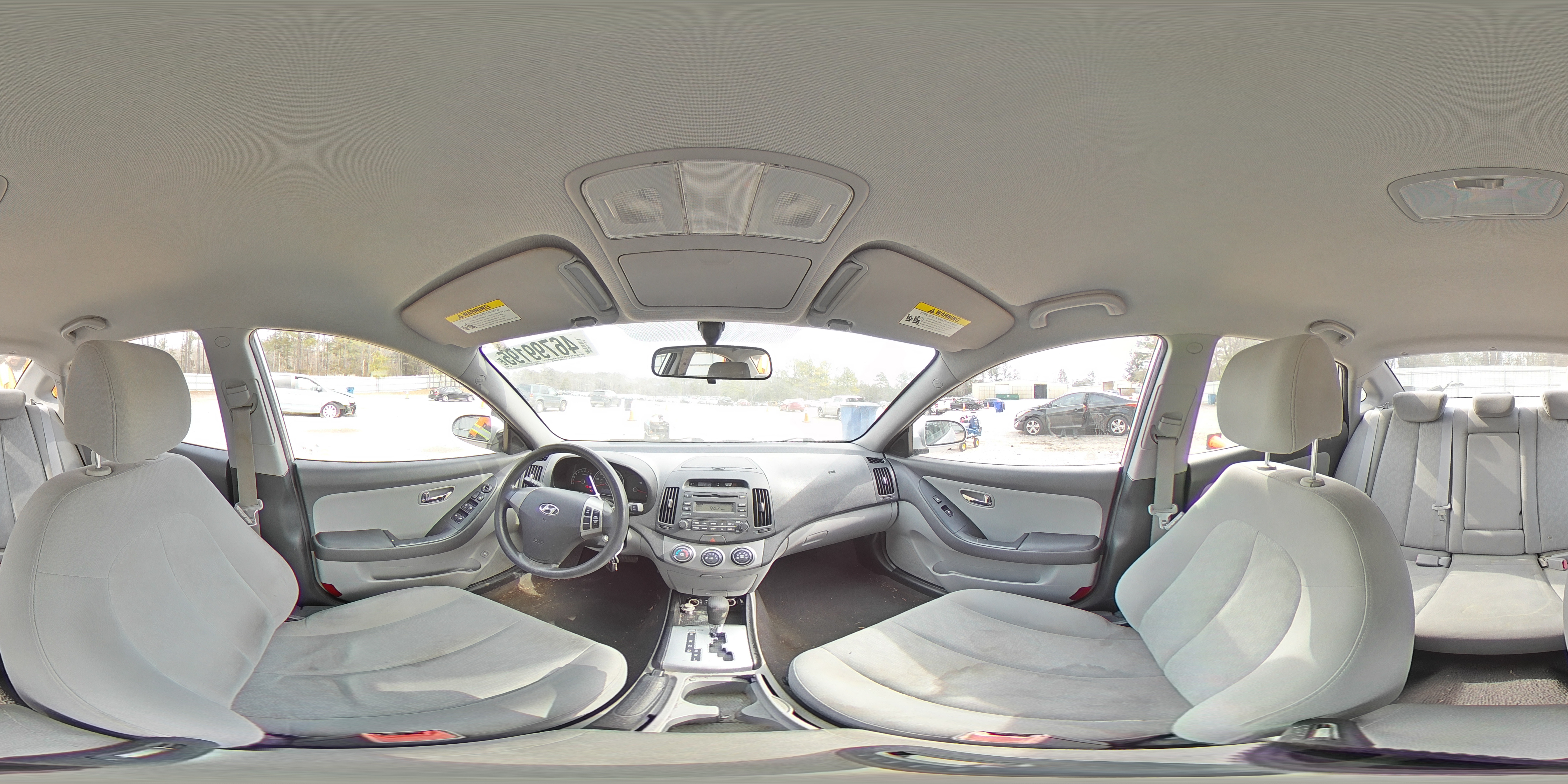 2010 Hyundai Elantra - Image 13