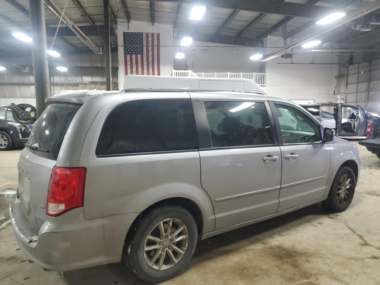 2016 Dodge Caravan - Image 3