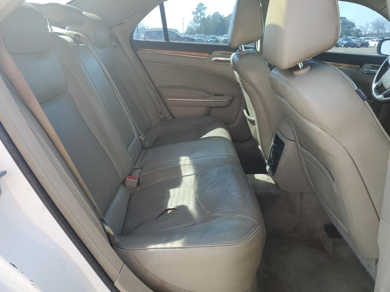 2013 Chrysler 300 - Image 10