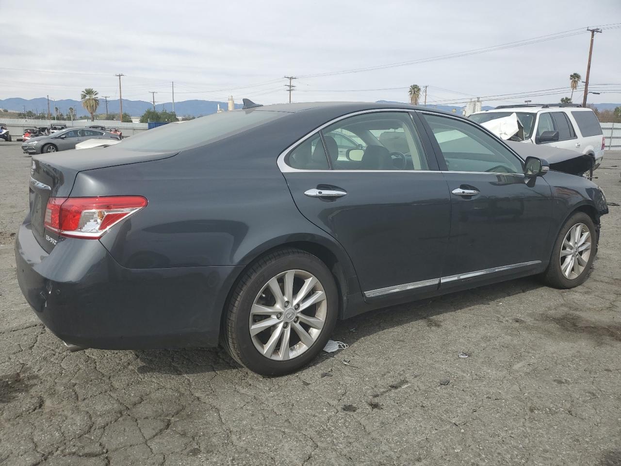 2011 Lexus ES - Image 3