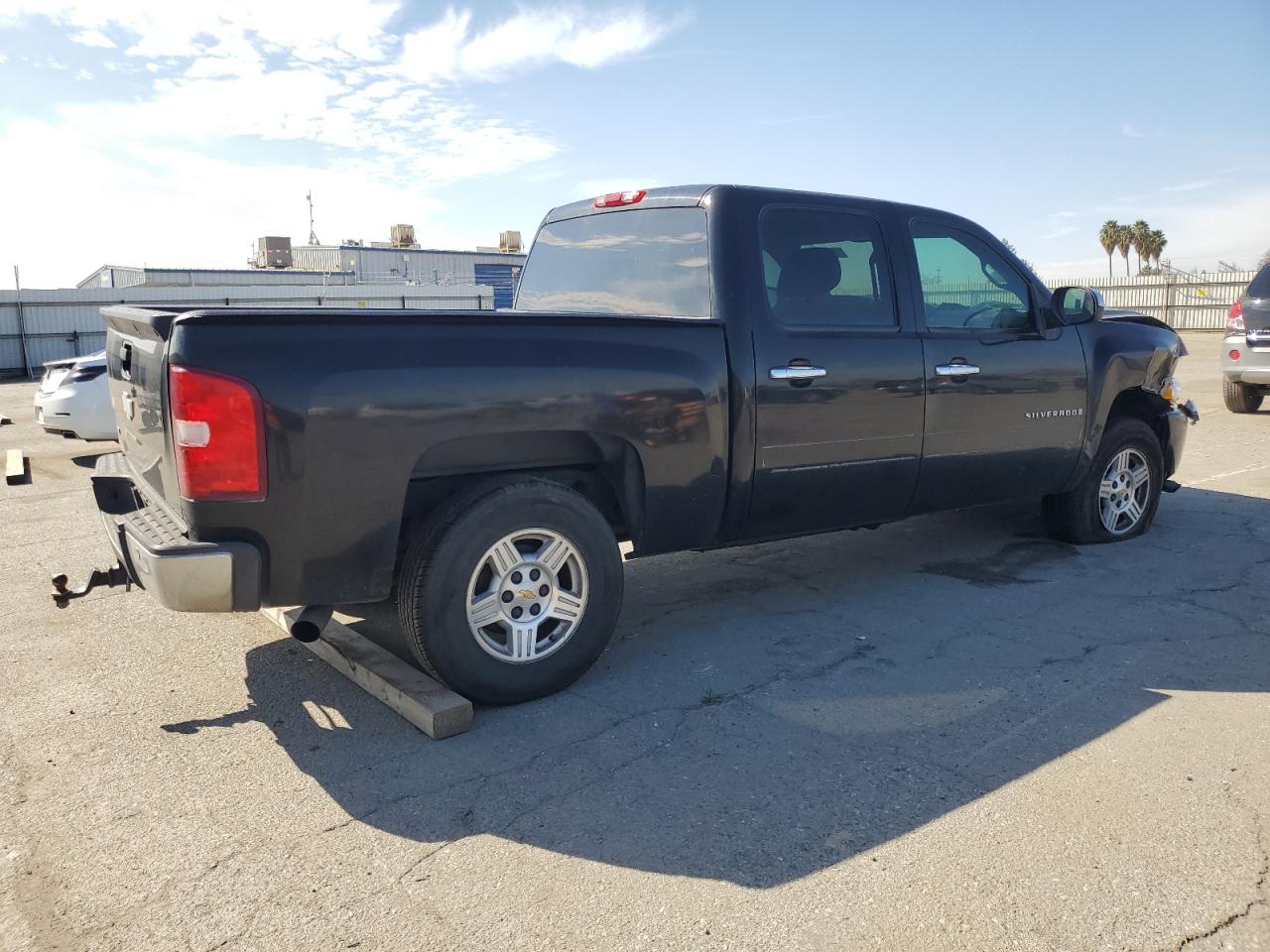 2009 Chevrolet Silverado - Image 3