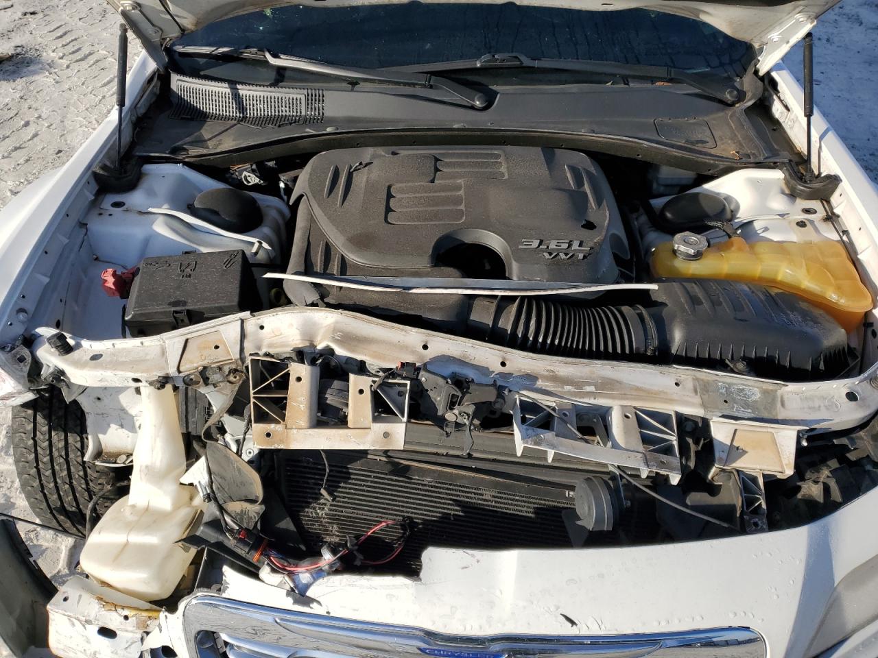 2012 Chrysler 300 - Image 13