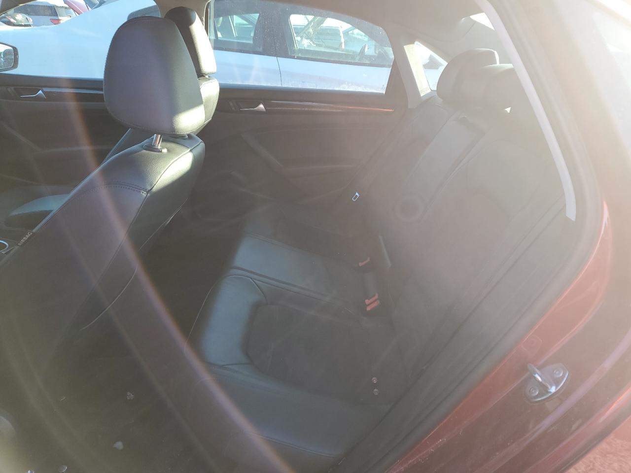 2015 Volkswagen Passat - Image 10