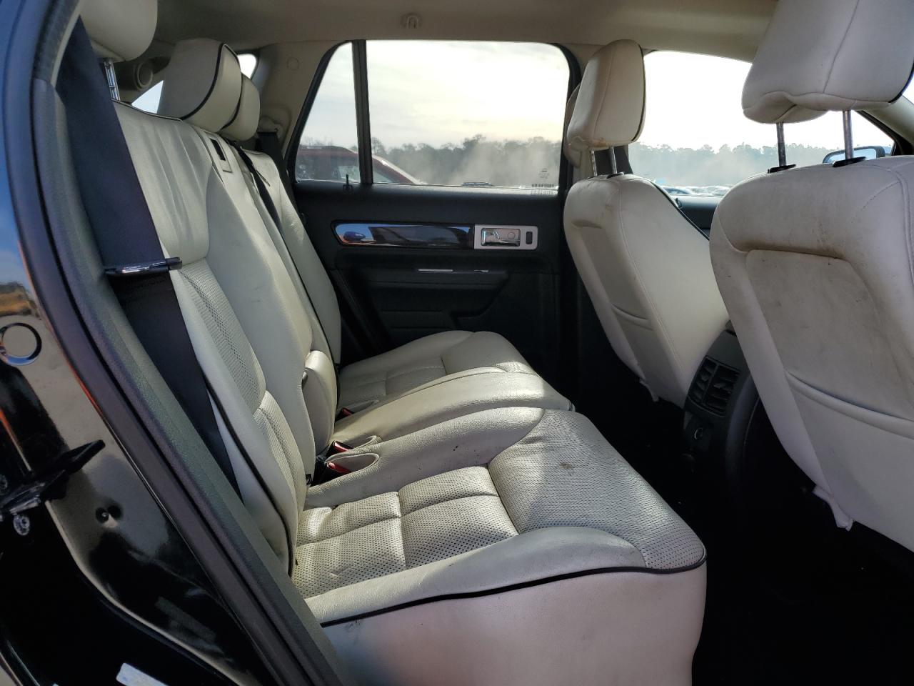 2010 Lincoln MKX - Image 11