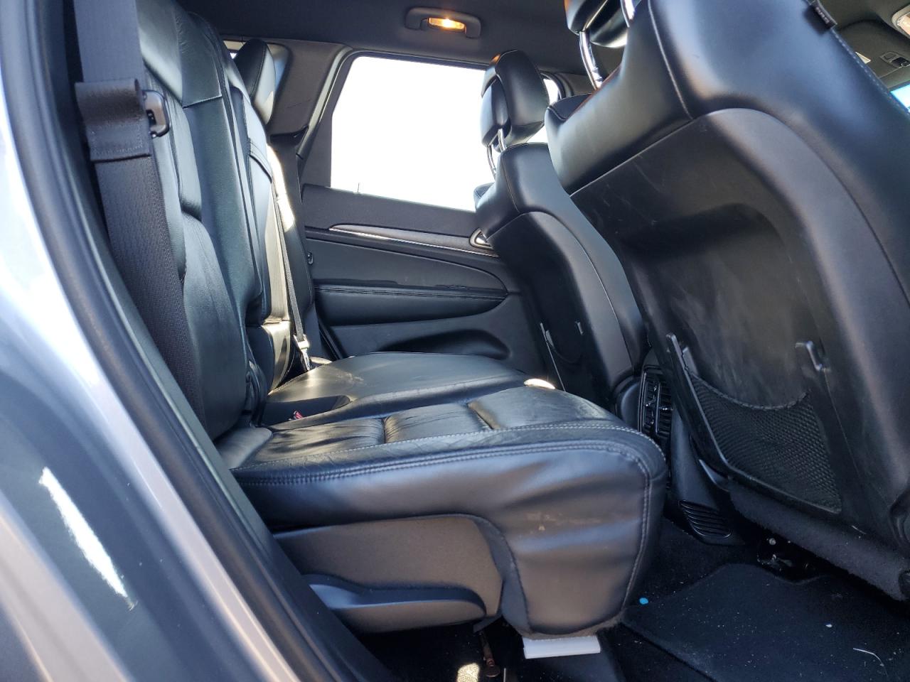 2015 Jeep Grand Cherokee - Image 11
