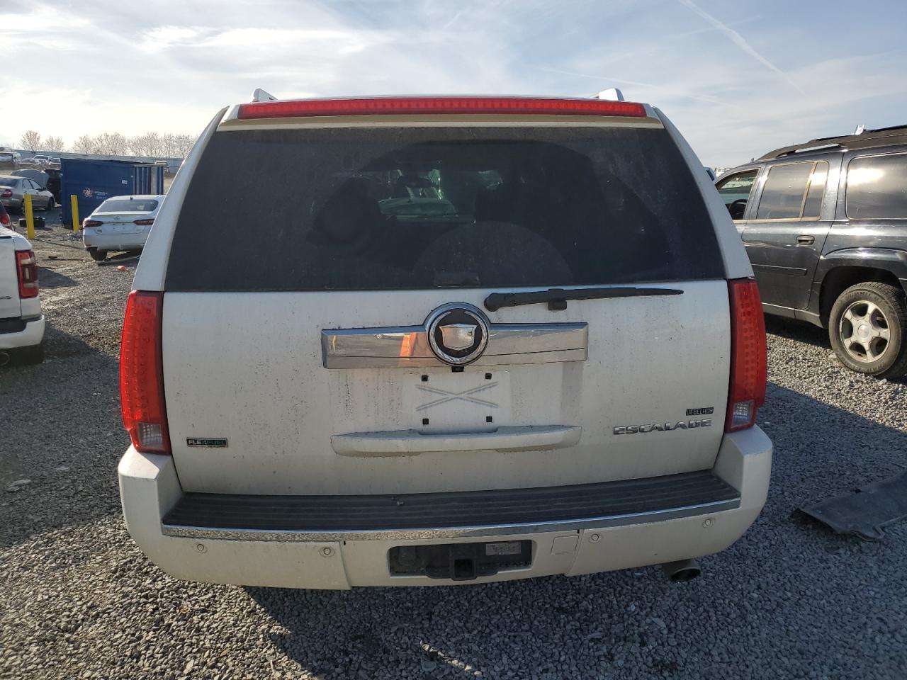 2011 Cadillac Escalade - Image 6