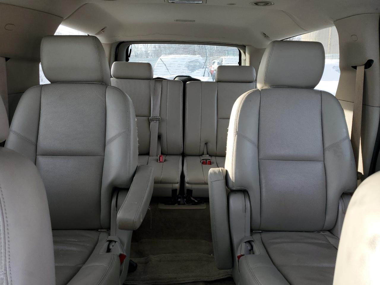 2011 Chevrolet Suburban - Image 10
