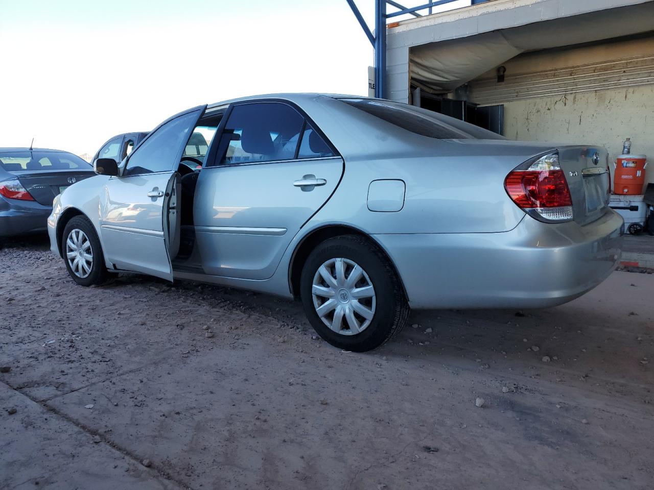 2005 Toyota Camry - Image 2
