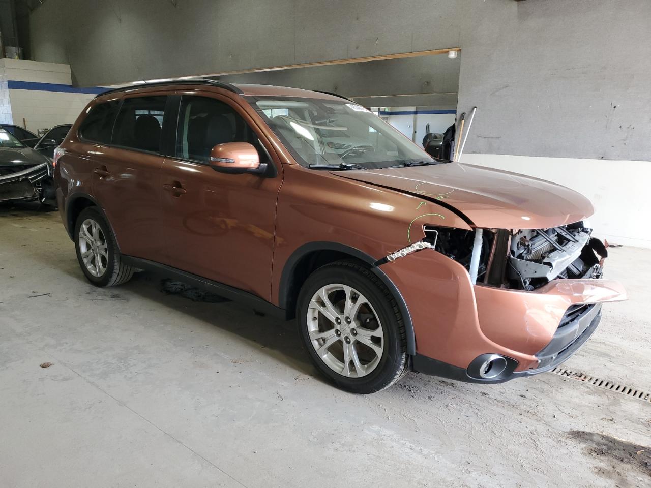 2015 Mitsubishi Outlander - Image 4