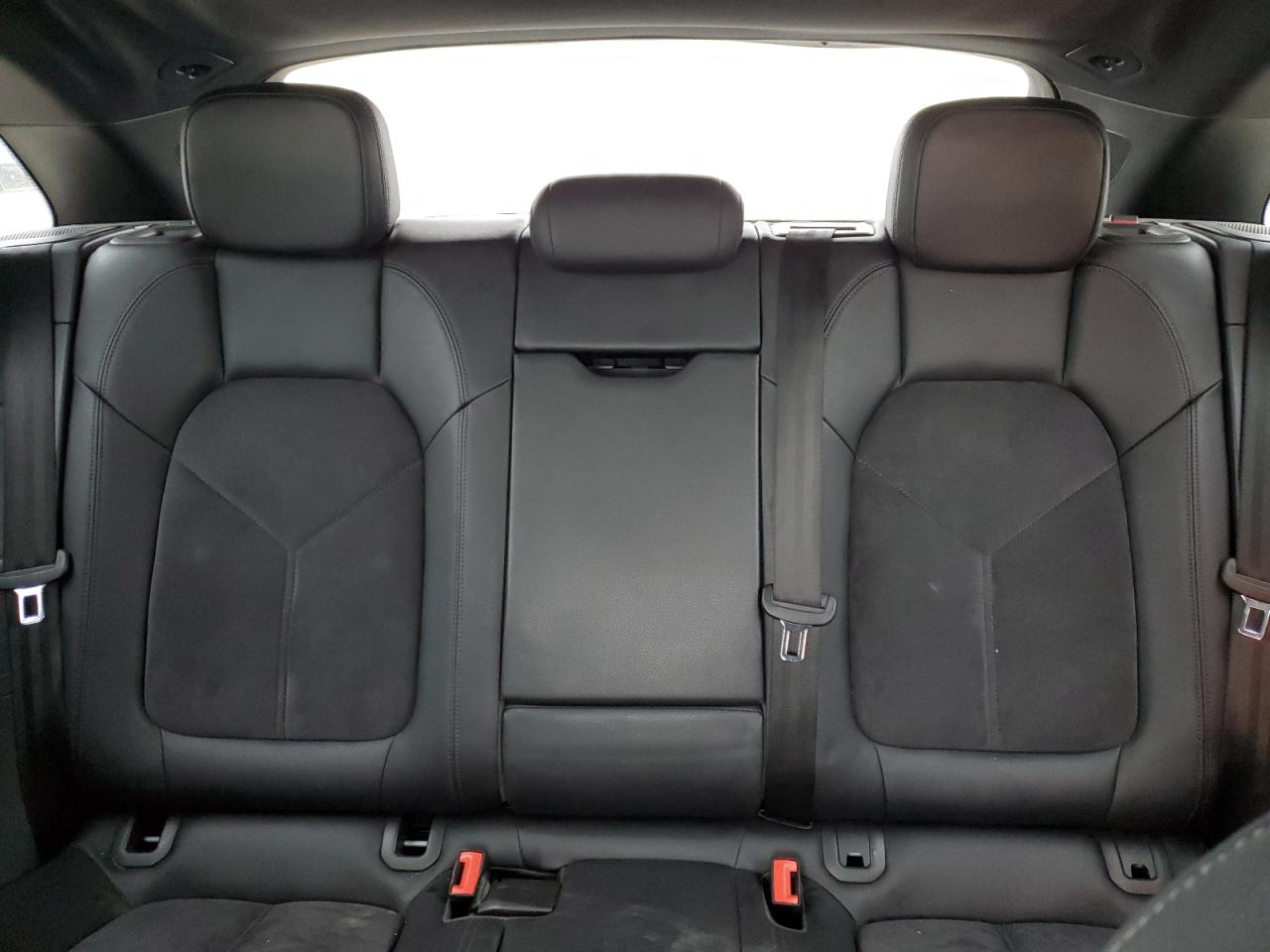 2016 Porsche Macan - Image 10