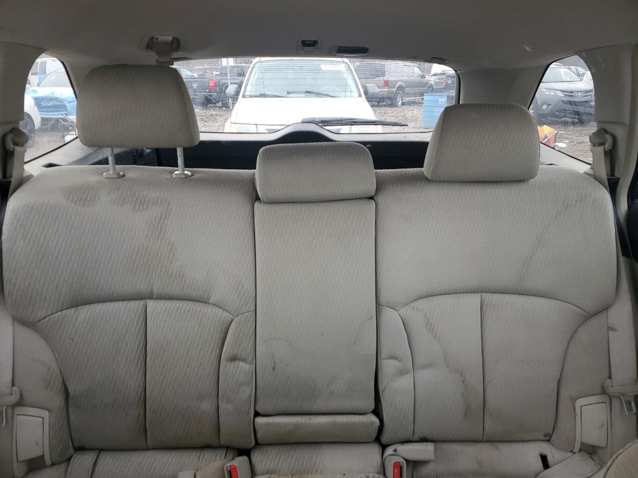 2011 Subaru Outback - Image 10