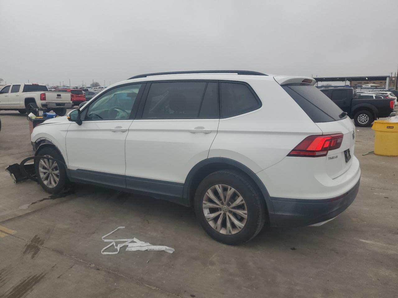 2018 Volkswagen Tiguan - Image 2