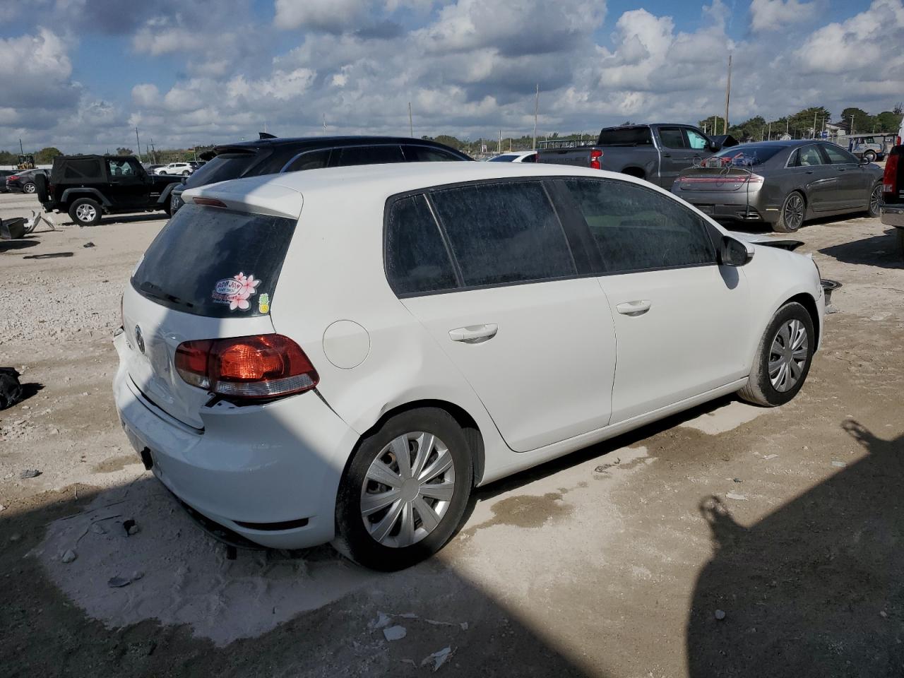 2010 Volkswagen Golf - Image 3