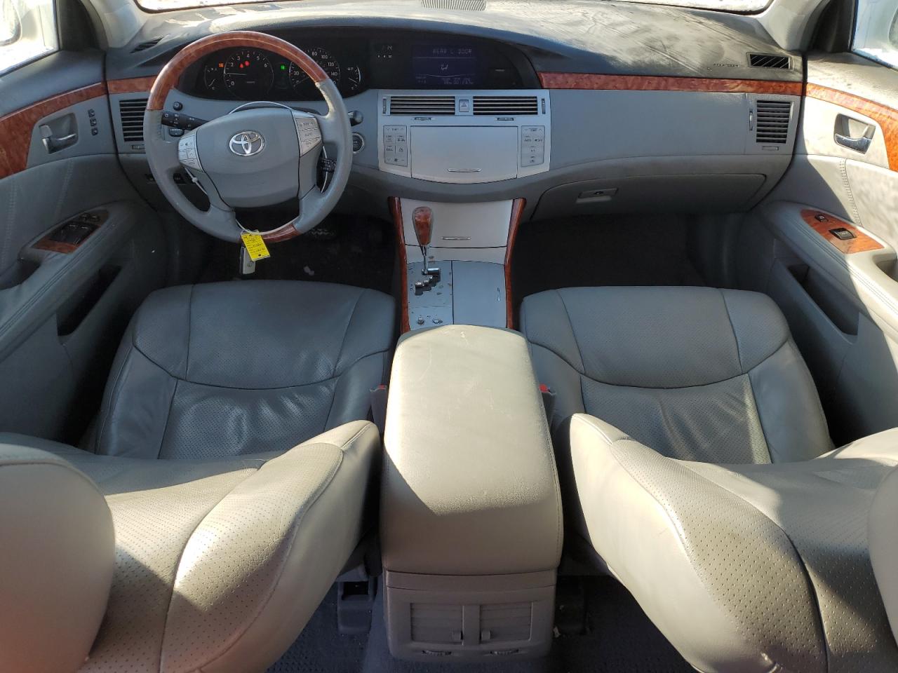 2005 Toyota Avalon - Image 8