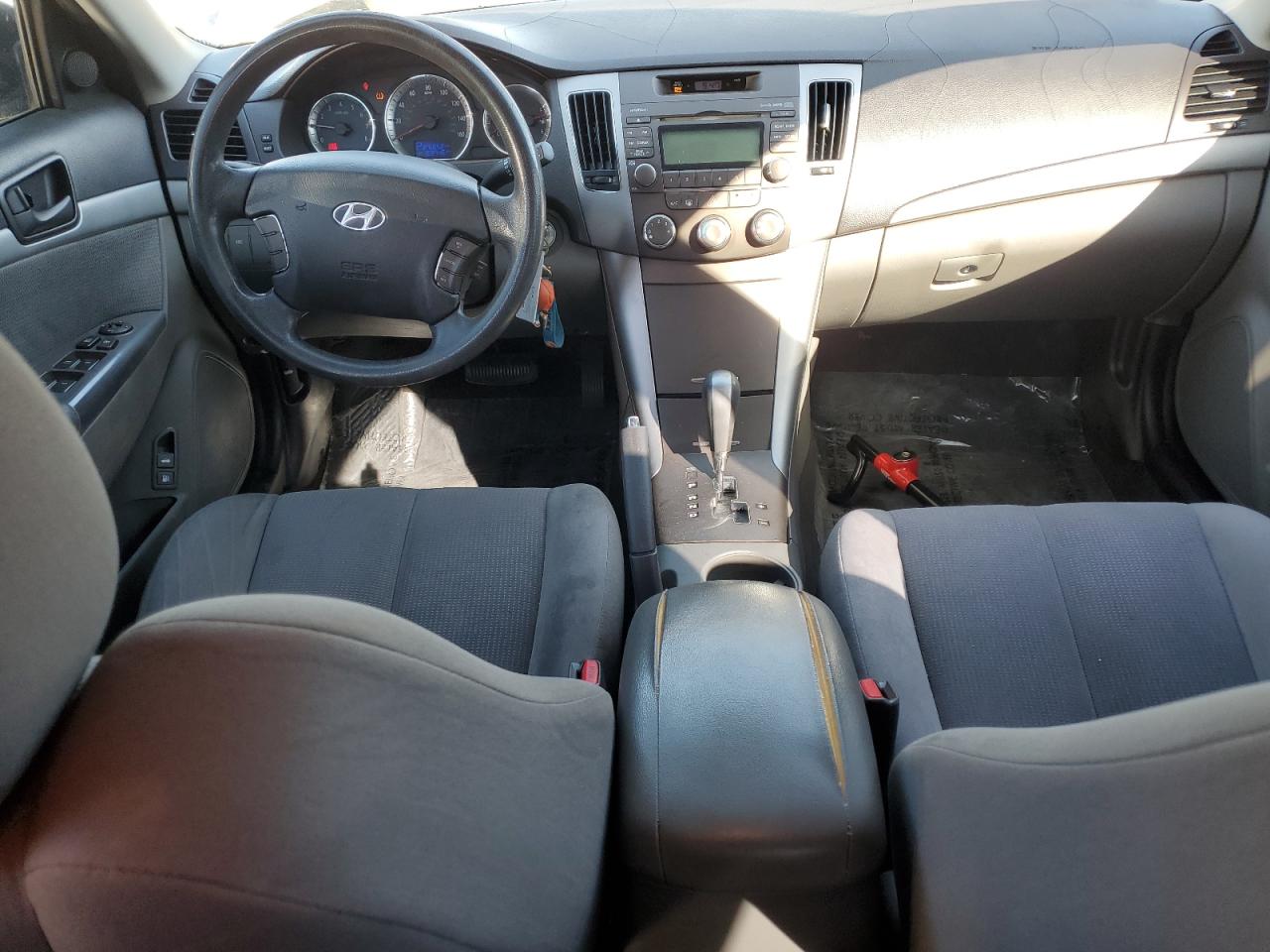 2010 Hyundai Sonata - Image 8
