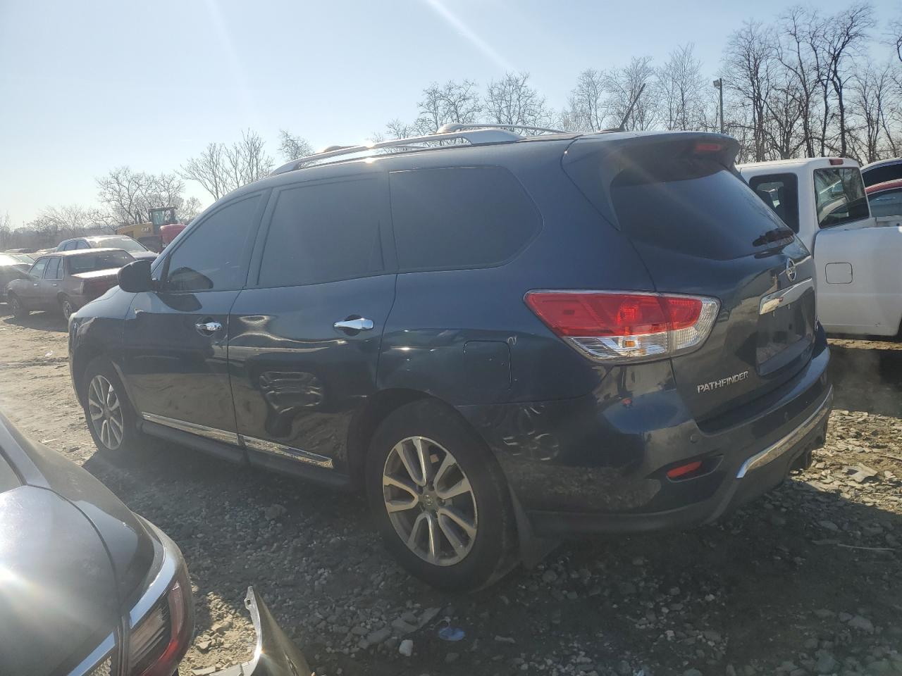 2013 Nissan Pathfinder - Image 2