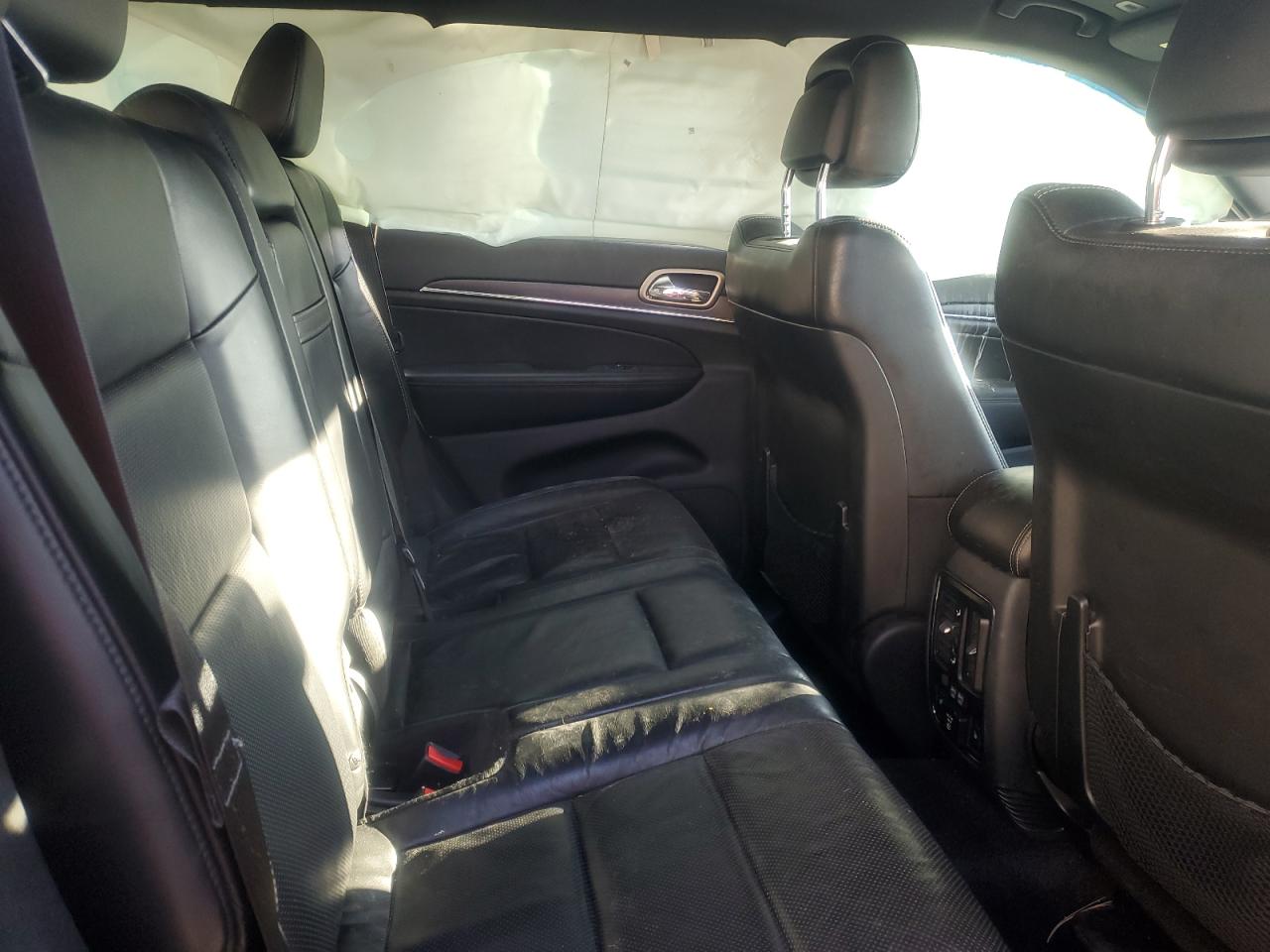 2017 Jeep Grand Cherokee - Image 11