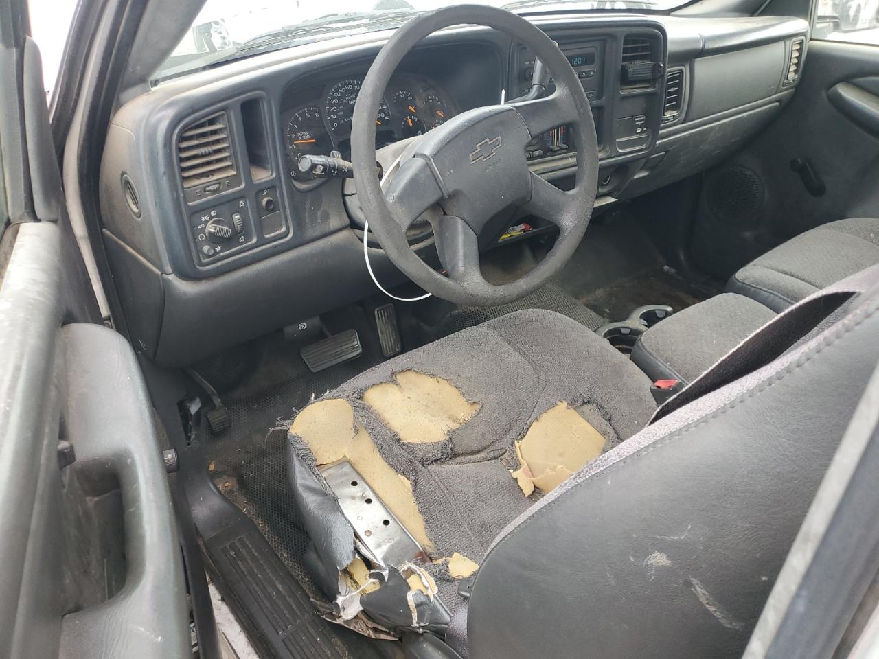 2003 Chevrolet Silverado - Image 8