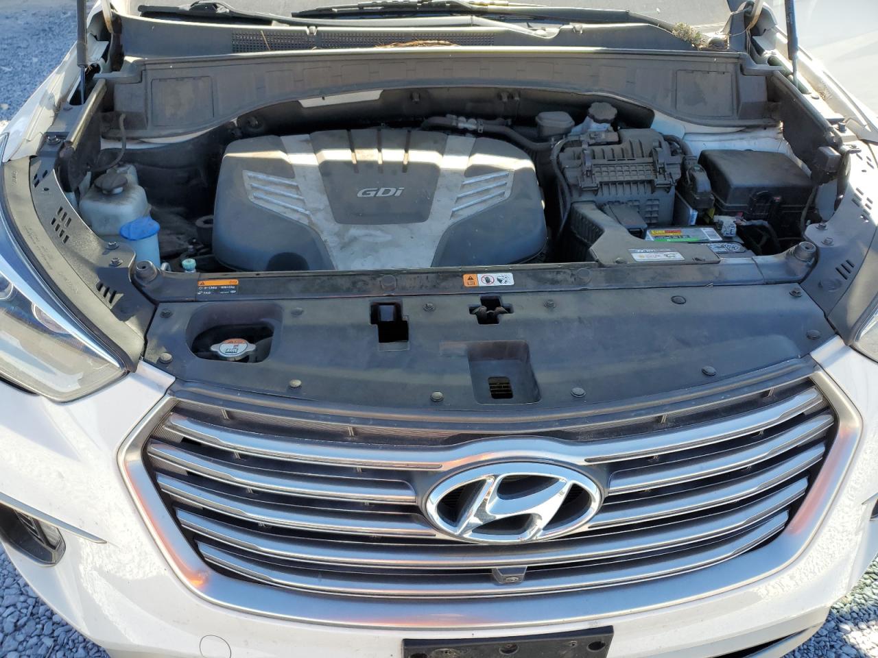 2017 Hyundai Santa Fe - Image 12