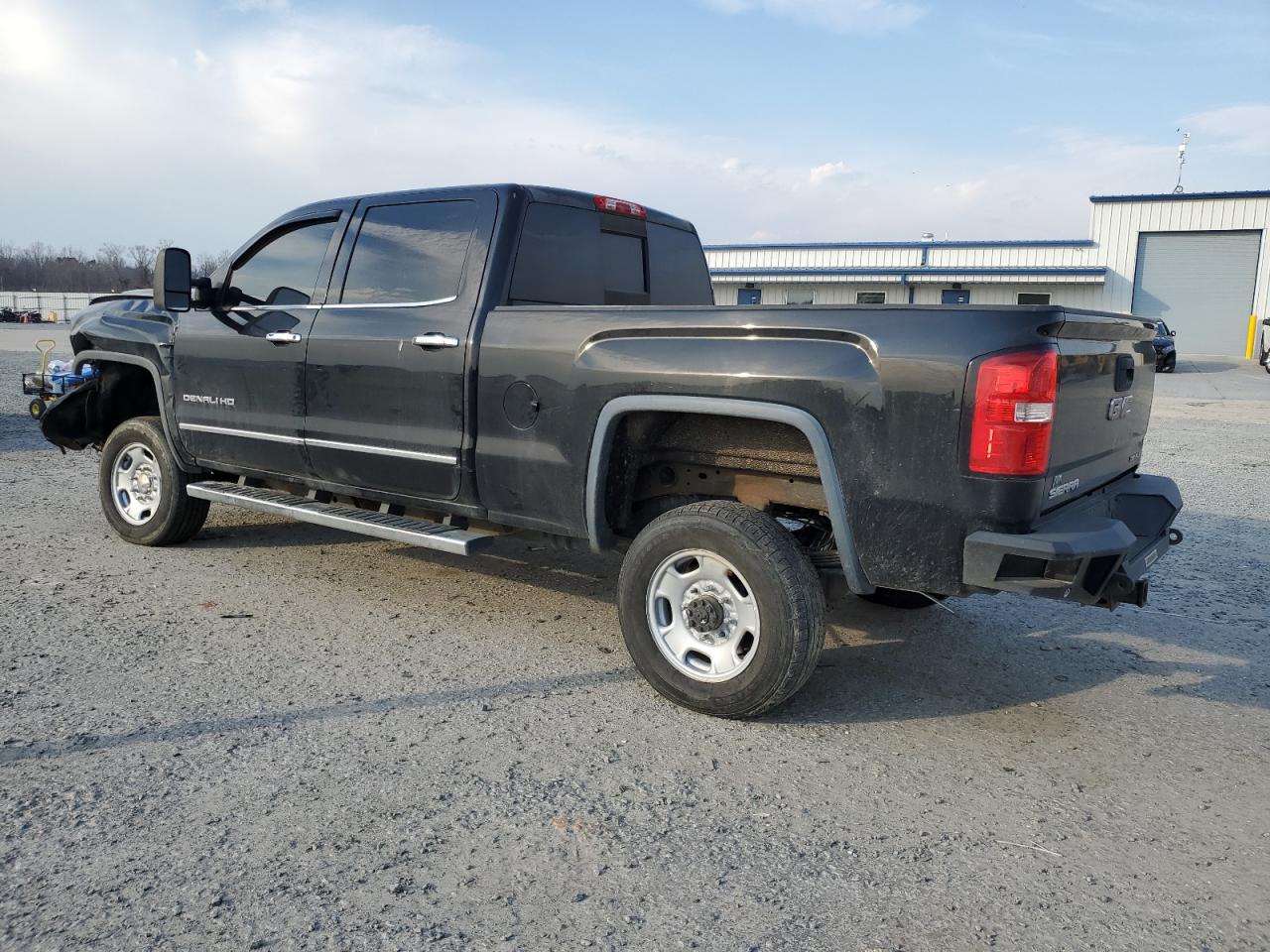 2015 GMC Sierra - Image 2