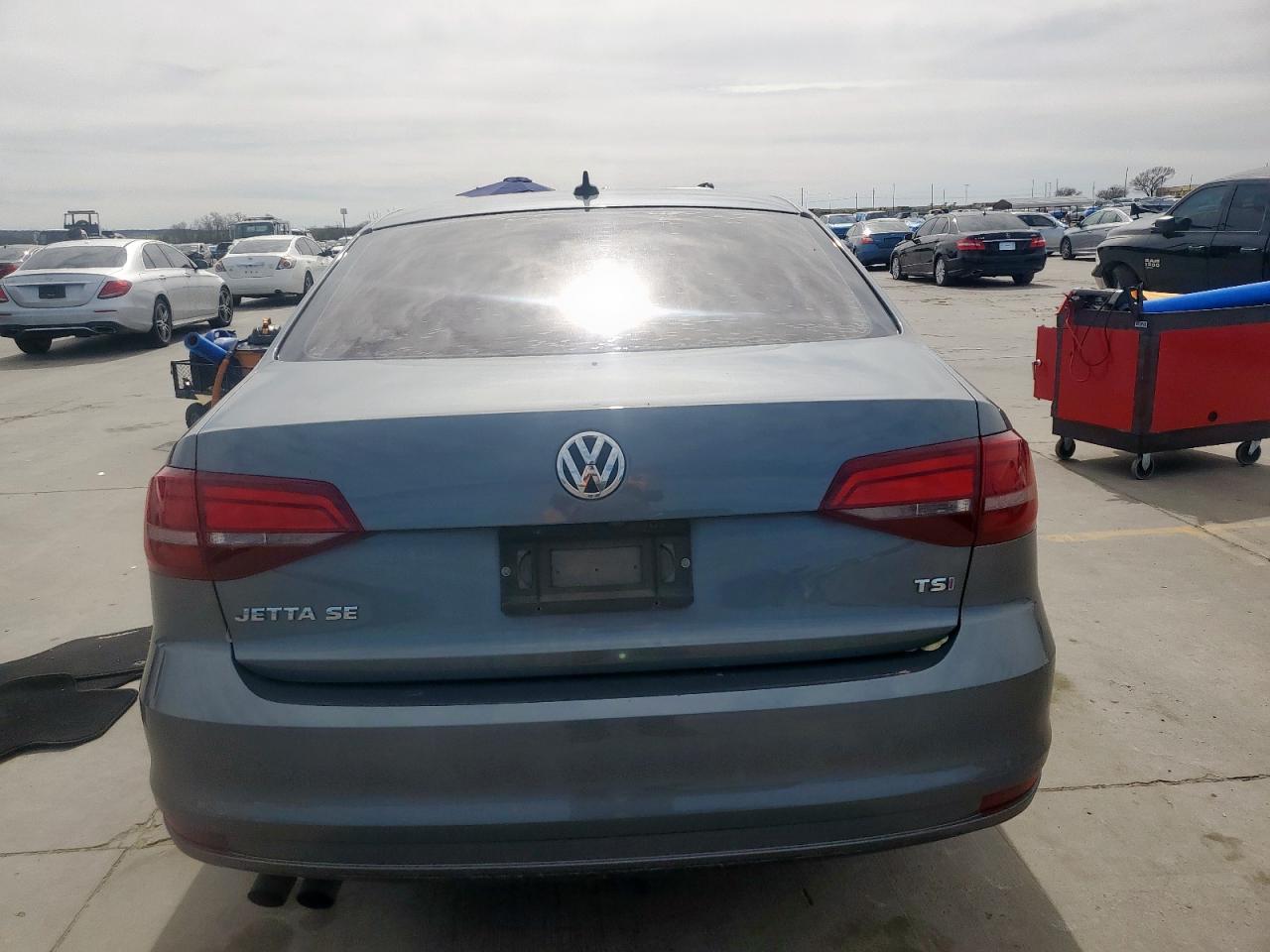 2017 Volkswagen Jetta - Image 6