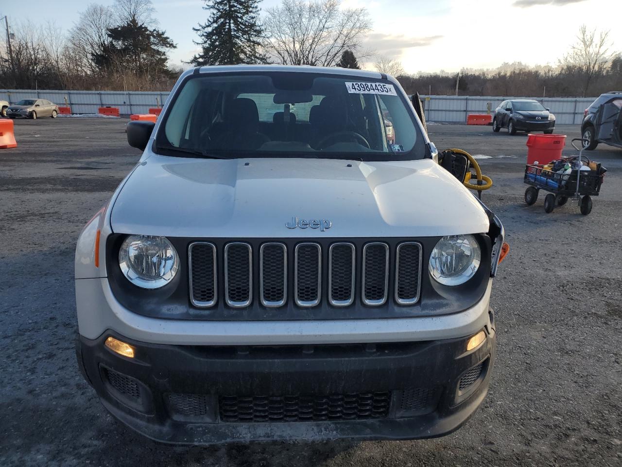 2016 Jeep Renegade - Image 5