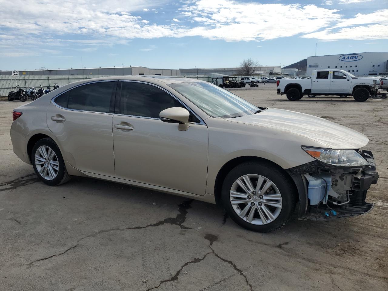 2015 Lexus ES - Image 4