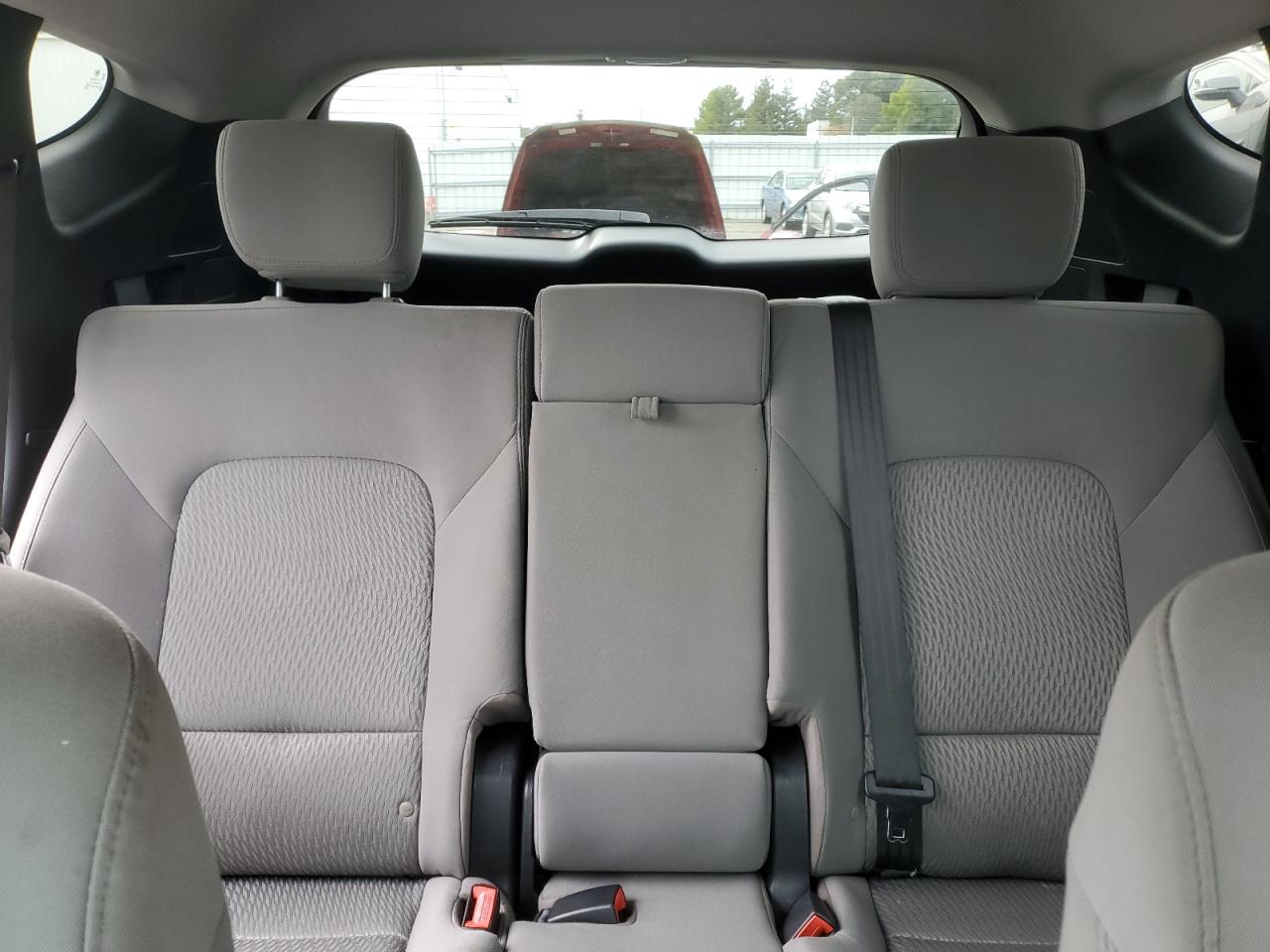2016 Hyundai Santa Fe - Image 10