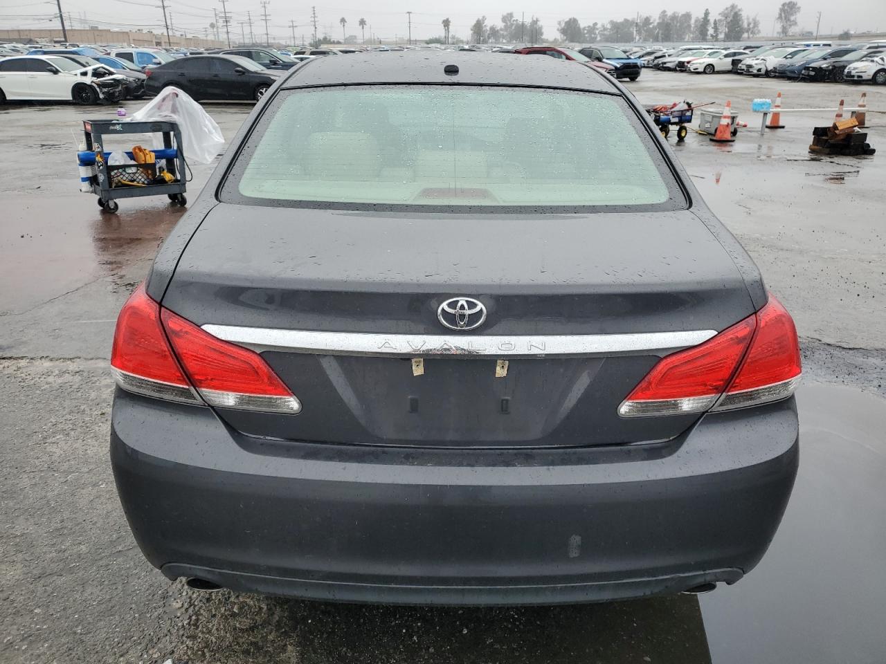 2011 Toyota Avalon - Image 6