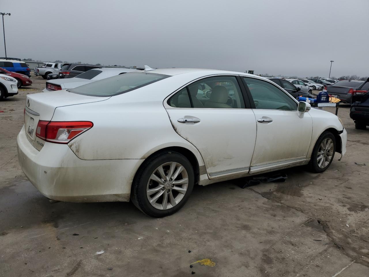 2011 Lexus ES - Image 3
