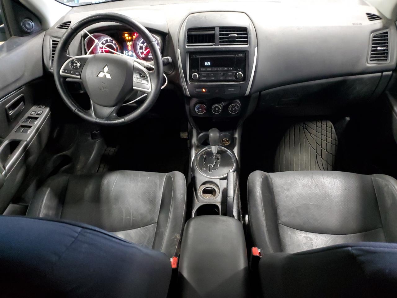 2014 Mitsubishi Outlander - Image 8