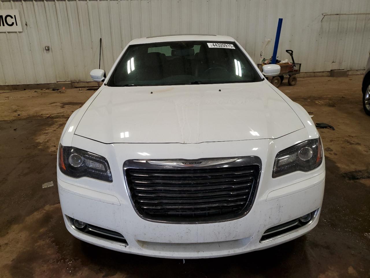 2014 Chrysler 300 - Image 5