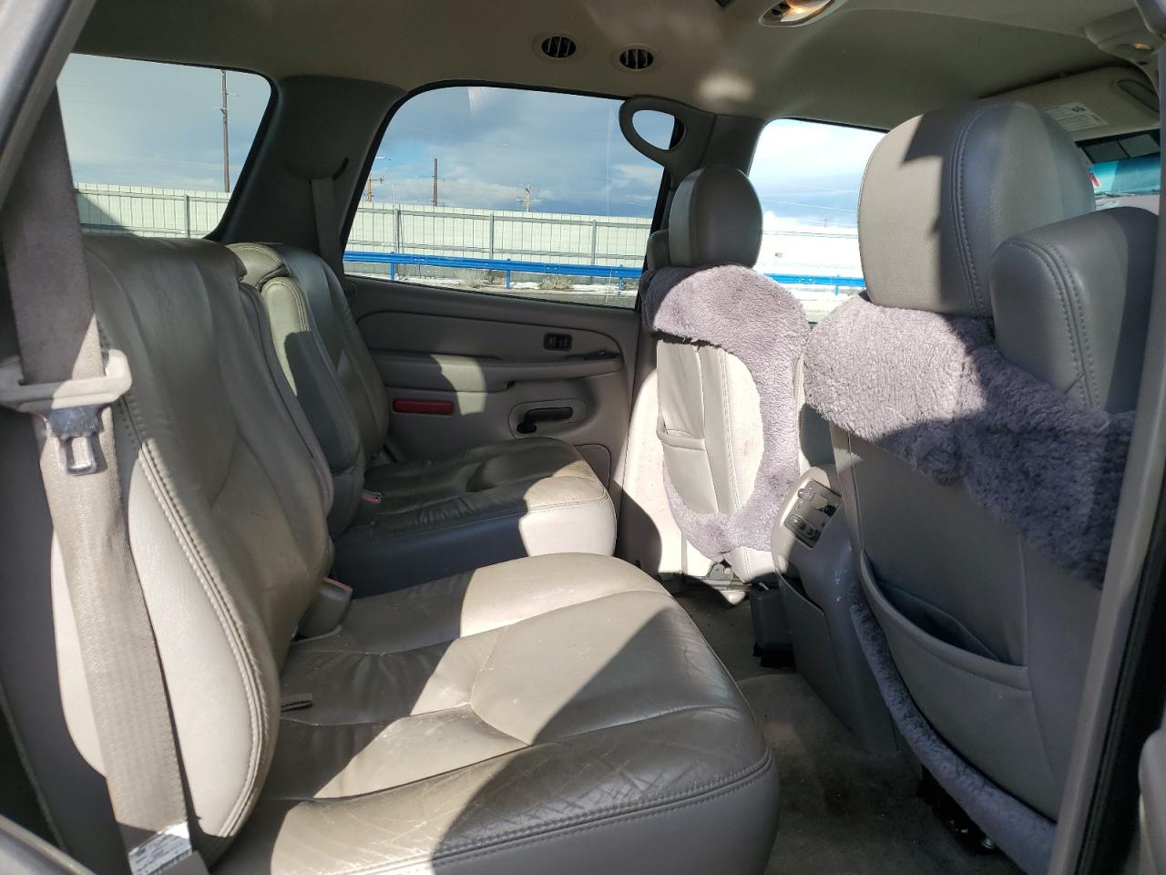 2004 Chevrolet Tahoe - Image 11
