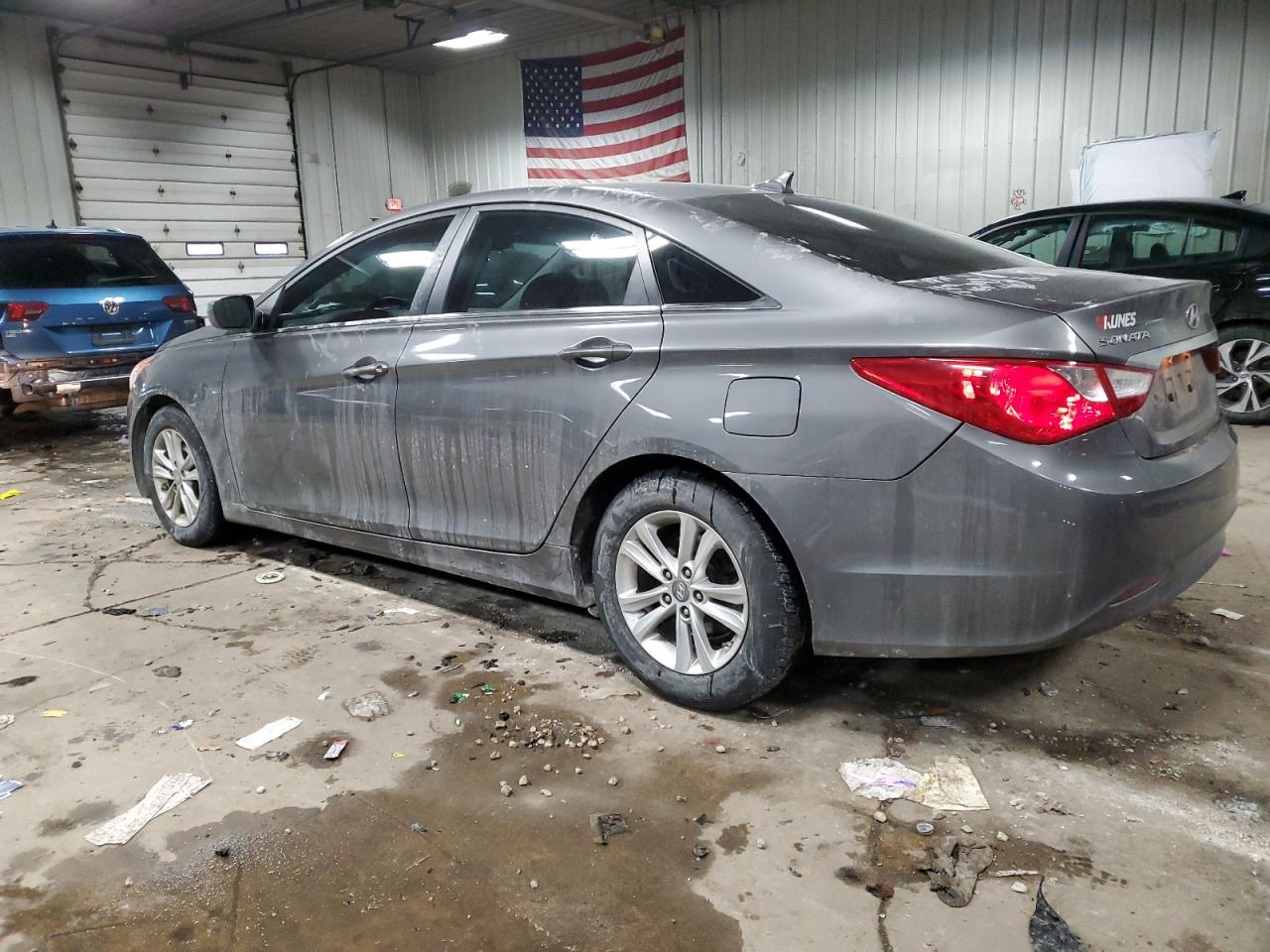 2011 Hyundai Sonata - Image 2