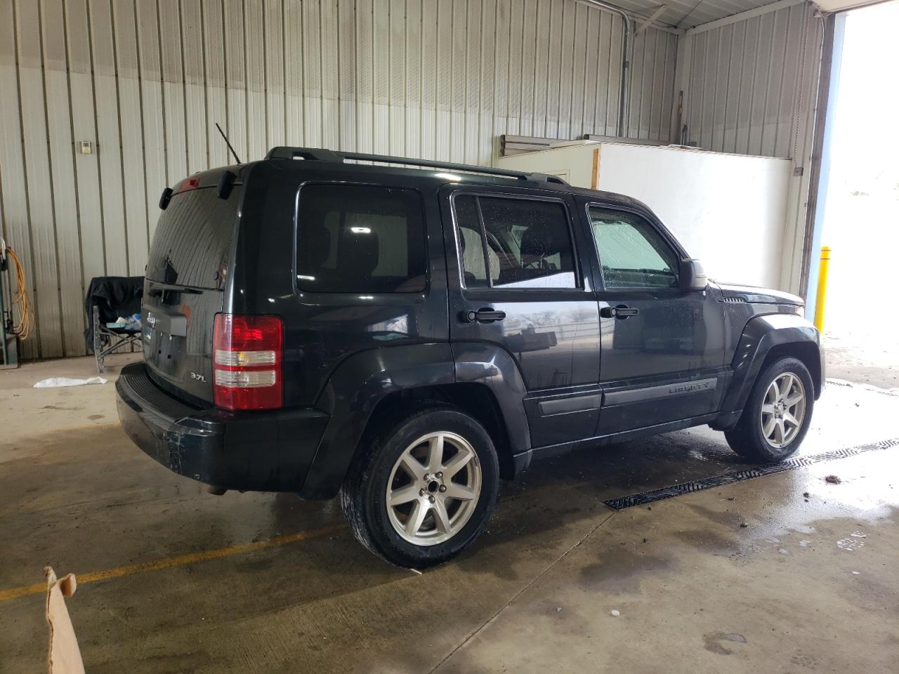 2010 Jeep Liberty (North America) - Image 3