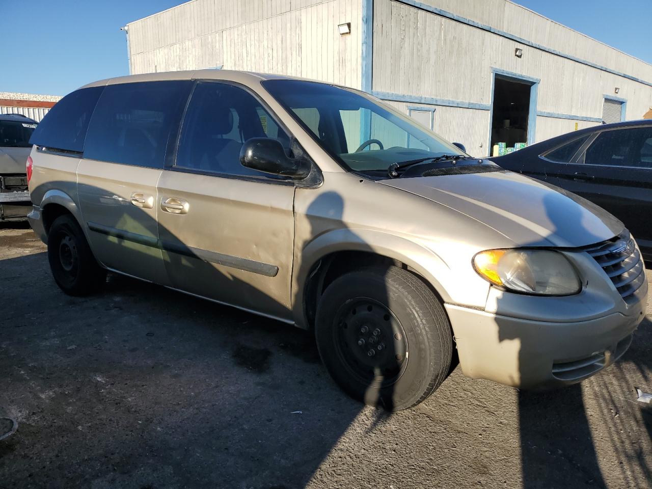 2005 Chrysler Town & Country - Image 4