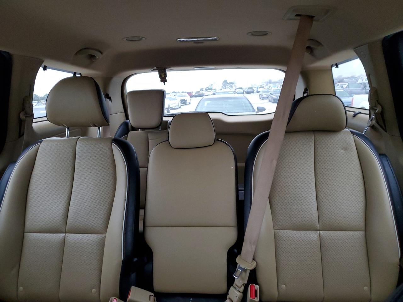 2015 Kia Sedona - Image 10